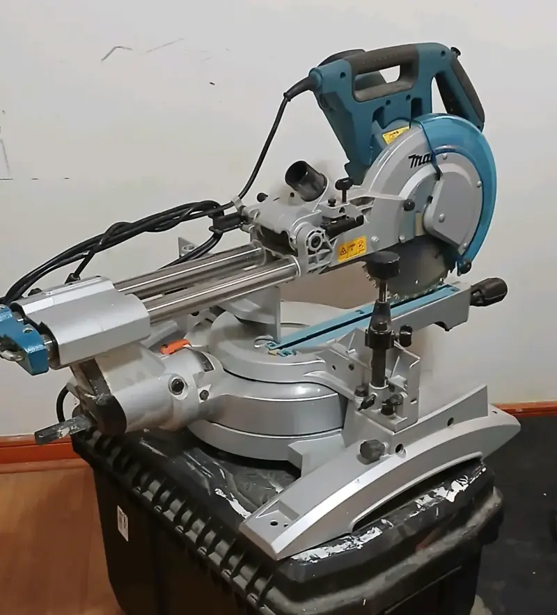 Sierra ingleteadora telescopica Makita - 3