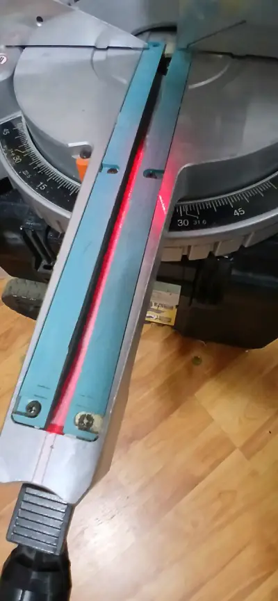 Sierra ingleteadora telescopica Makita - miniatura 4