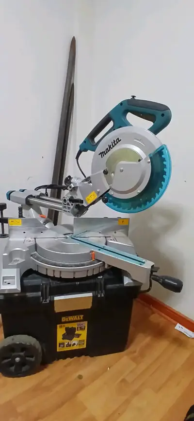 Sierra ingleteadora telescopica Makita - miniatura 5