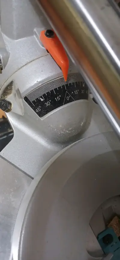 Sierra ingleteadora telescopica Makita - miniatura 6