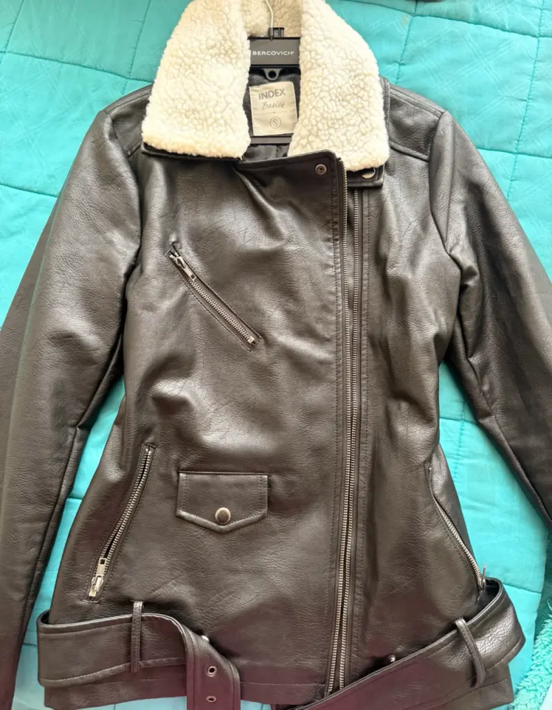 Chaqueta de cuero negra con corderito - 1