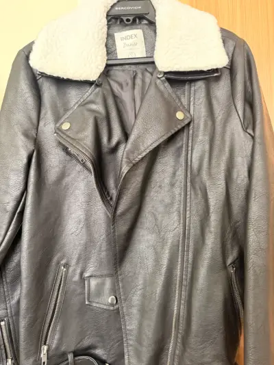 Chaqueta de cuero negra con corderito - miniatura 3