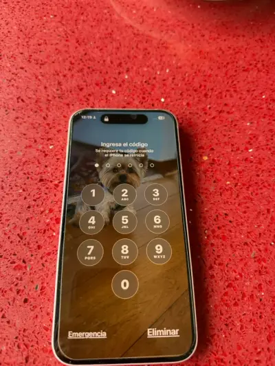 iPhone con carcasa amarilla - miniatura 3