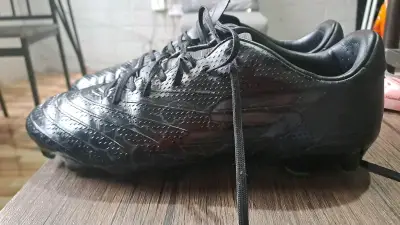 Botines de fútbol negros - miniatura 2