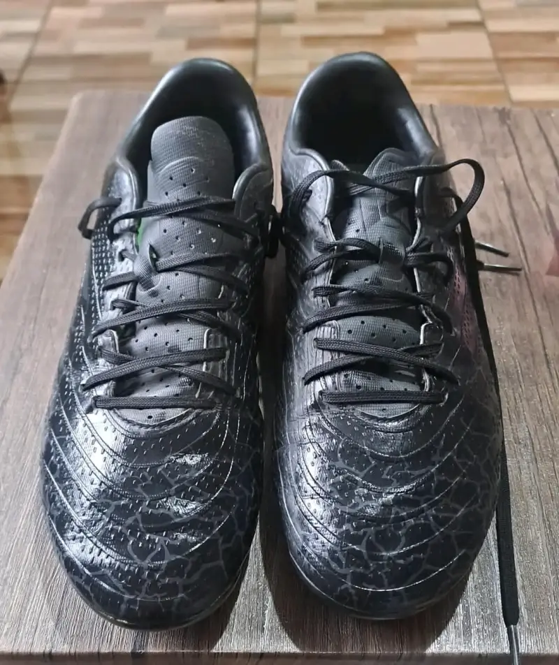 Botines de fútbol negros - 3