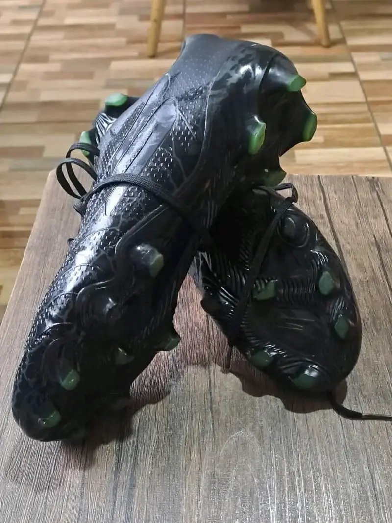 Botines de fútbol negros - 4
