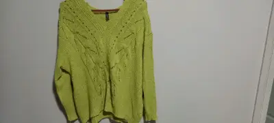 Suéter verde tejido de punto - miniatura 2