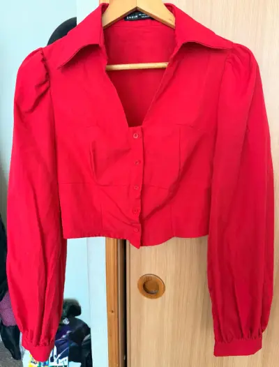 Blusa roja con manga larga - miniatura 1