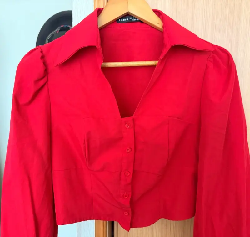 Blusa roja con manga larga - 2