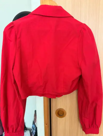 Blusa roja con manga larga - miniatura 3