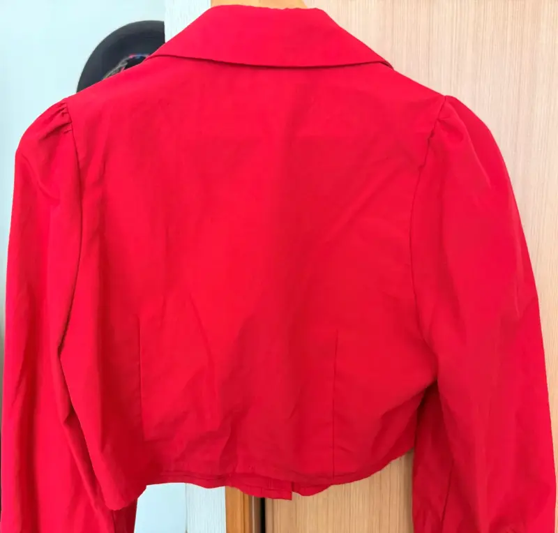 Blusa roja con manga larga - 4