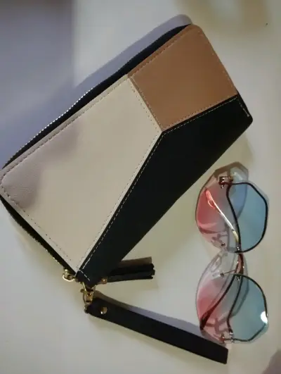 Cartera de mano multicolor + Lentes - miniatura 1