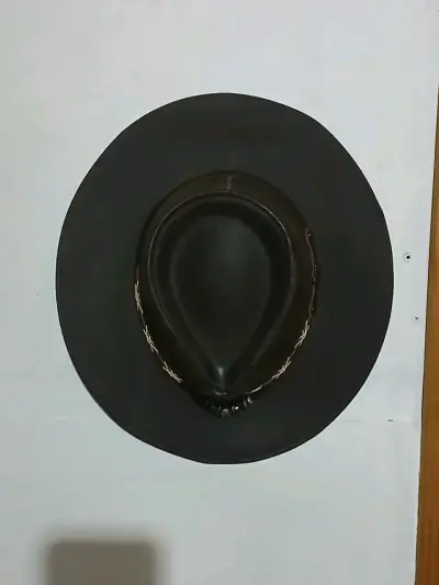 Sombrero de cuero negro - miniatura 1