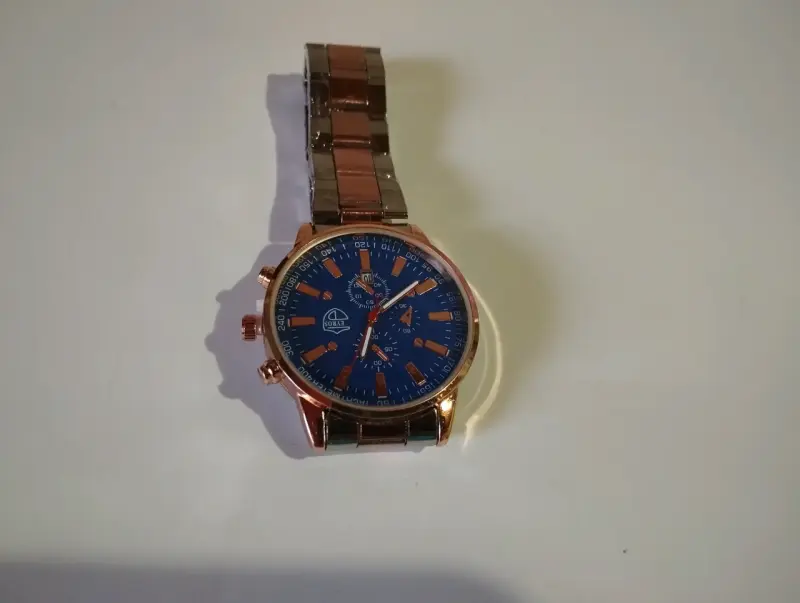 Reloj de pulsera dorado y azul - 2