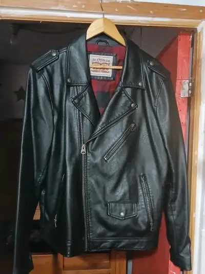 Chaqueta de cuero negra estilo biker - miniatura 1