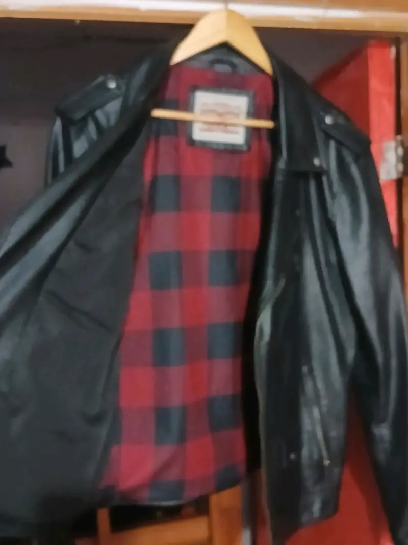 Chaqueta de cuero negra estilo biker - 3