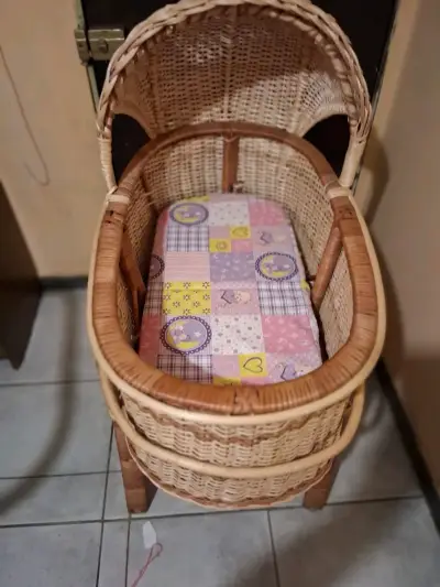Cuna de mimbre para bebé - miniatura 1