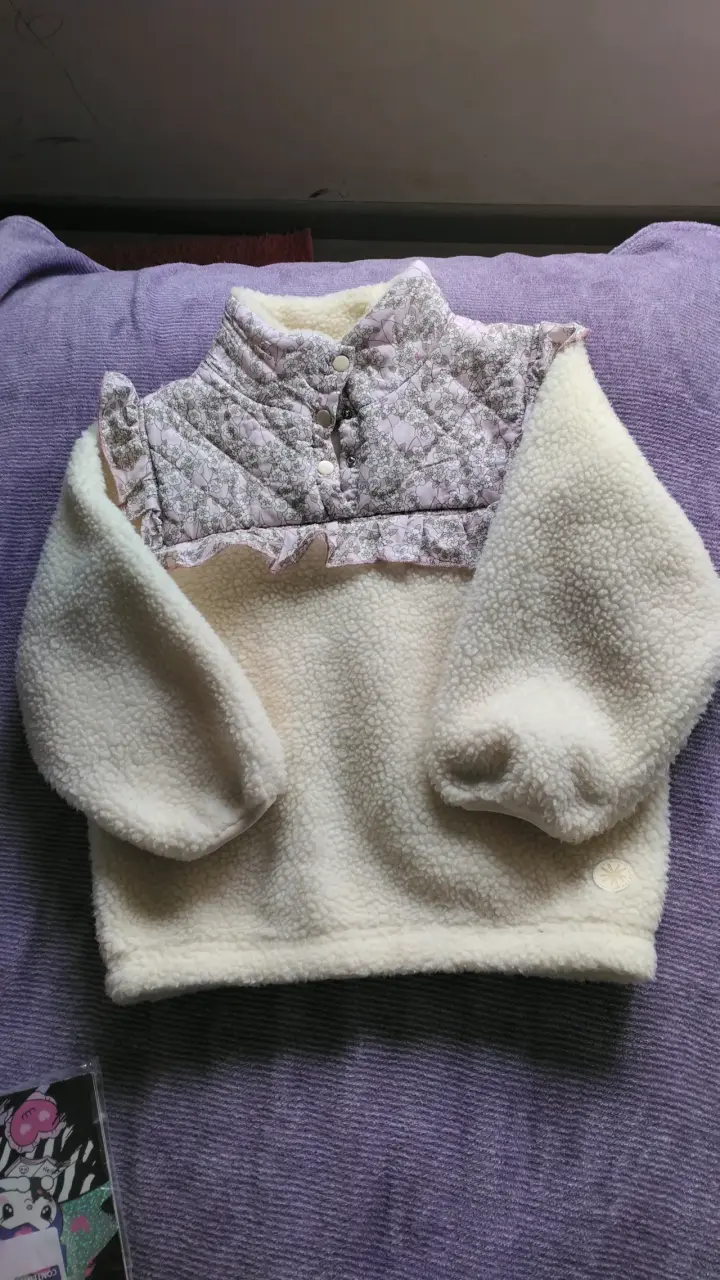 Jersey con cuello floral
