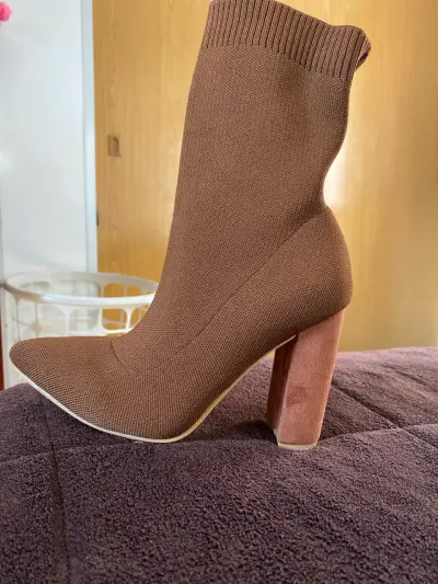 Botín color camel  de tacón cuadrado - miniatura 1