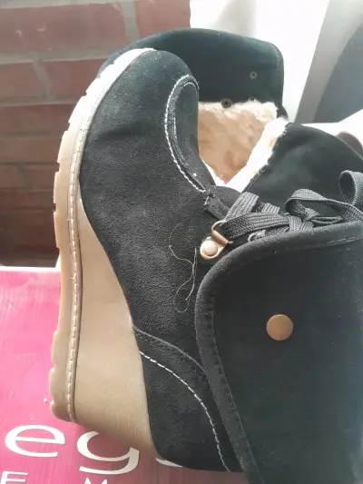 Botines negros con detalles dorados - miniatura 2
