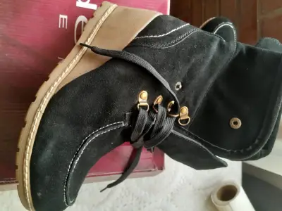 Botines negros con detalles dorados - miniatura 3