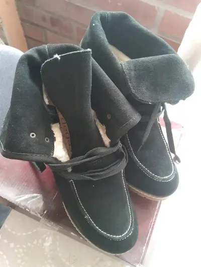 Botines negros con detalles dorados - miniatura 4