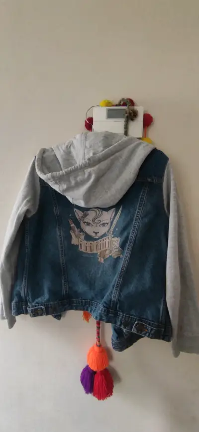 Chaqueta de mezclilla con capucha - miniatura 2