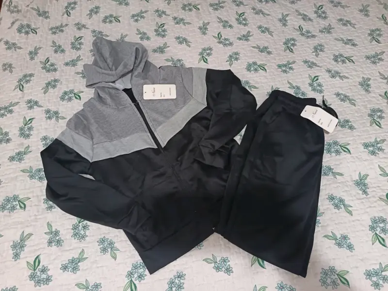Conjunto deportivo rosa, gris y negro - 3