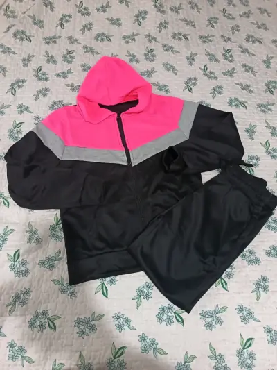 Conjunto deportivo rosa, gris y negro - miniatura 4