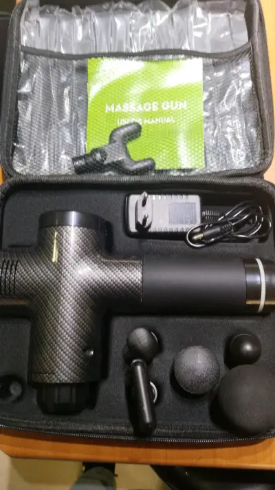 Pistola de masaje en estuche - miniatura 1