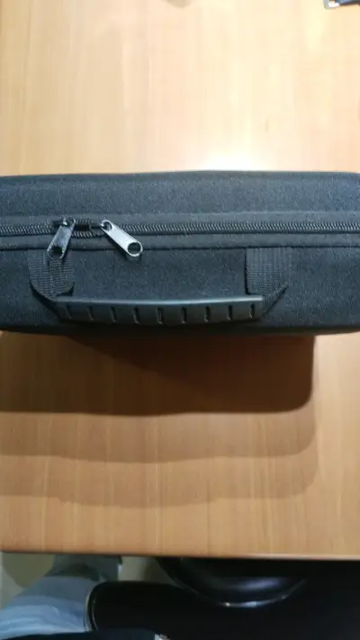 Pistola de masaje en estuche - miniatura 2