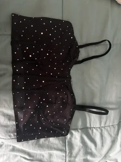 Top negro con lentejuelas - miniatura 1