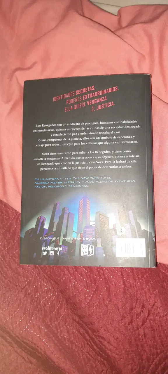 Libro Renegados de Marissa Meyer - 2