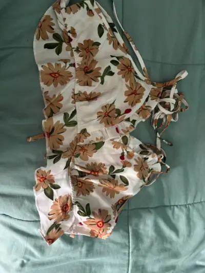 Top floral blanco con tirantes - miniatura 1