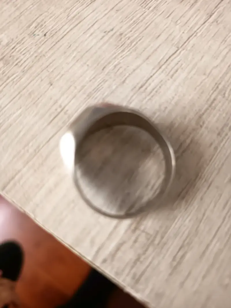 Anillo de hombre dorado tiene iniciales Ey C - 3