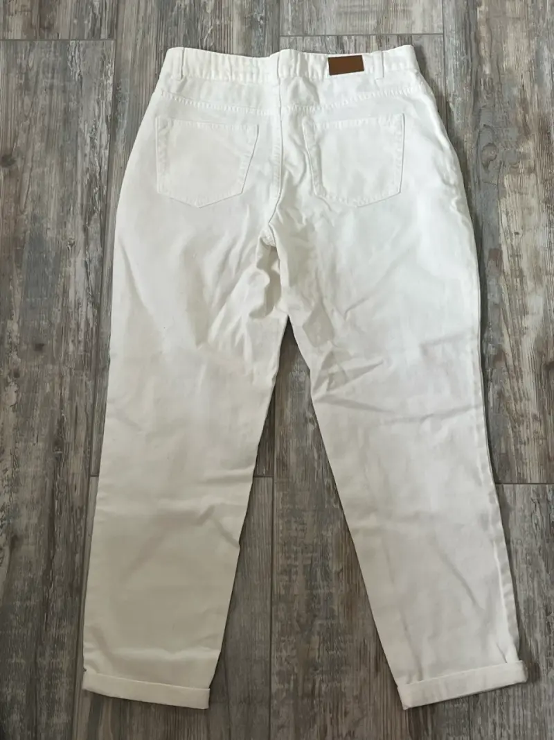 Pantalones blancos con estilo desgastado - 2