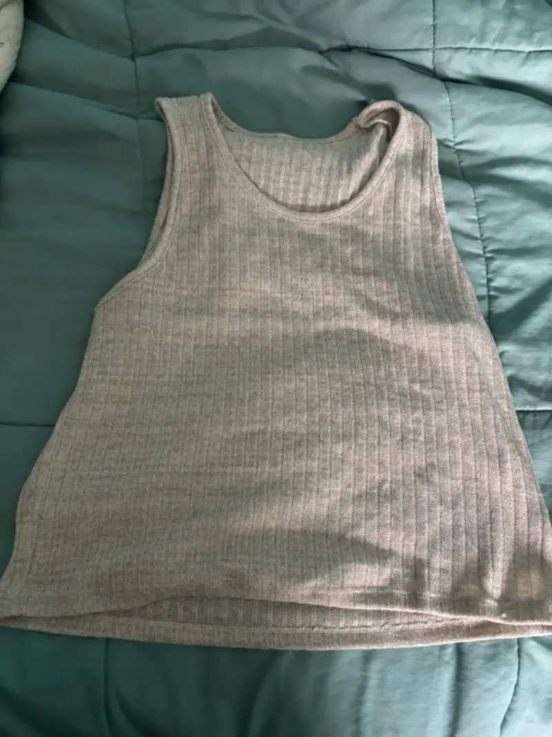 Polera sin mangas gris