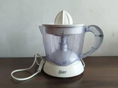 Exprimidor eléctrico Oster blanco - miniatura 1