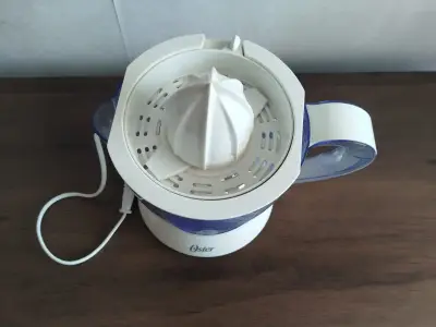 Exprimidor eléctrico Oster blanco - miniatura 3