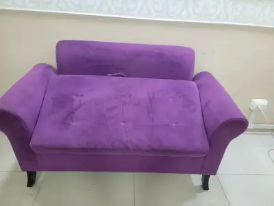 Sofá púrpura dos plazas con baúl - miniatura 2