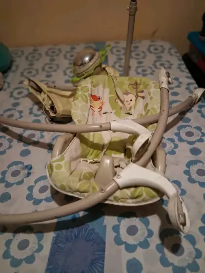 Mecedora fisher price - miniatura 1