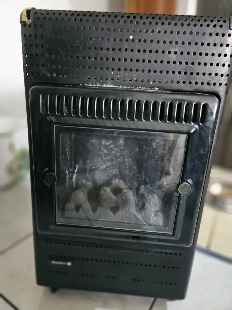 Estufa a gas negra compacta - 1