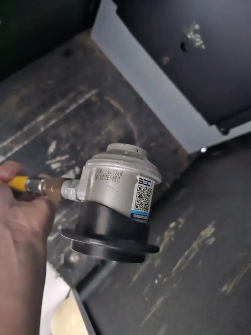 Estufa a gas negra compacta - 3