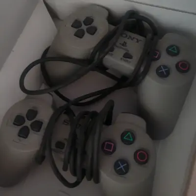 Consola PlayStation clássic - miniatura 2