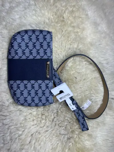 Lo necesito…Bandolera Michael Kors azul a patrón - miniatura 1