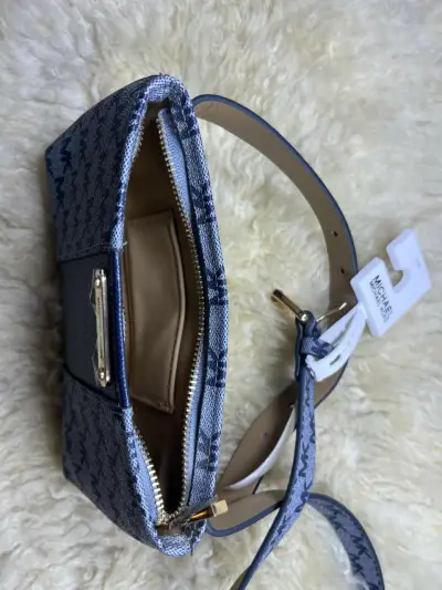 Lo necesito…Bandolera Michael Kors azul a patrón - miniatura 3