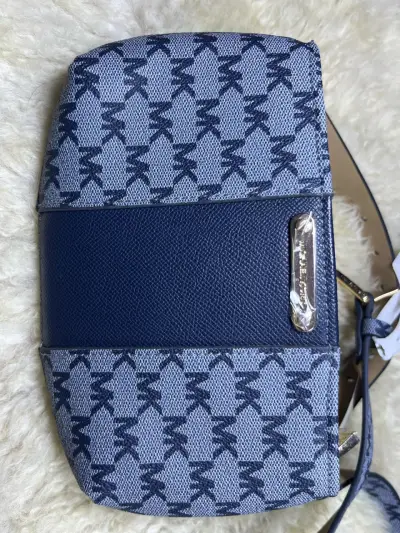 Lo necesito…Bandolera Michael Kors azul a patrón - miniatura 4