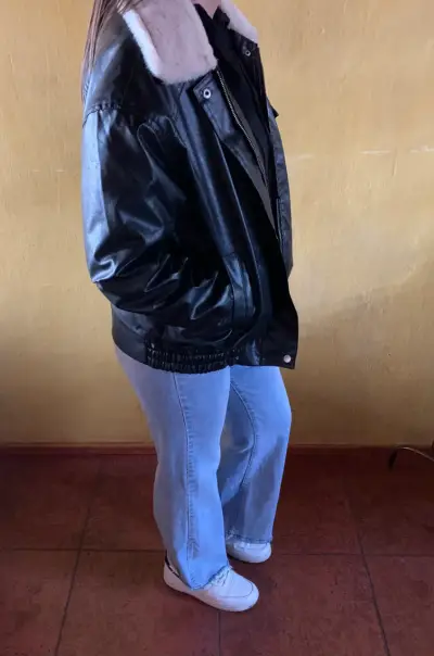 Chaqueta negra de cuero sintético - miniatura 1