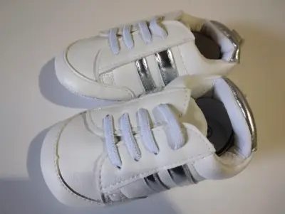 Zapatillas para bebé variadas - miniatura 3