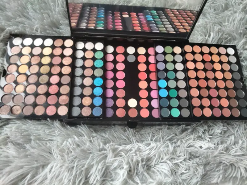 Paleta de sombras multicolor - 1